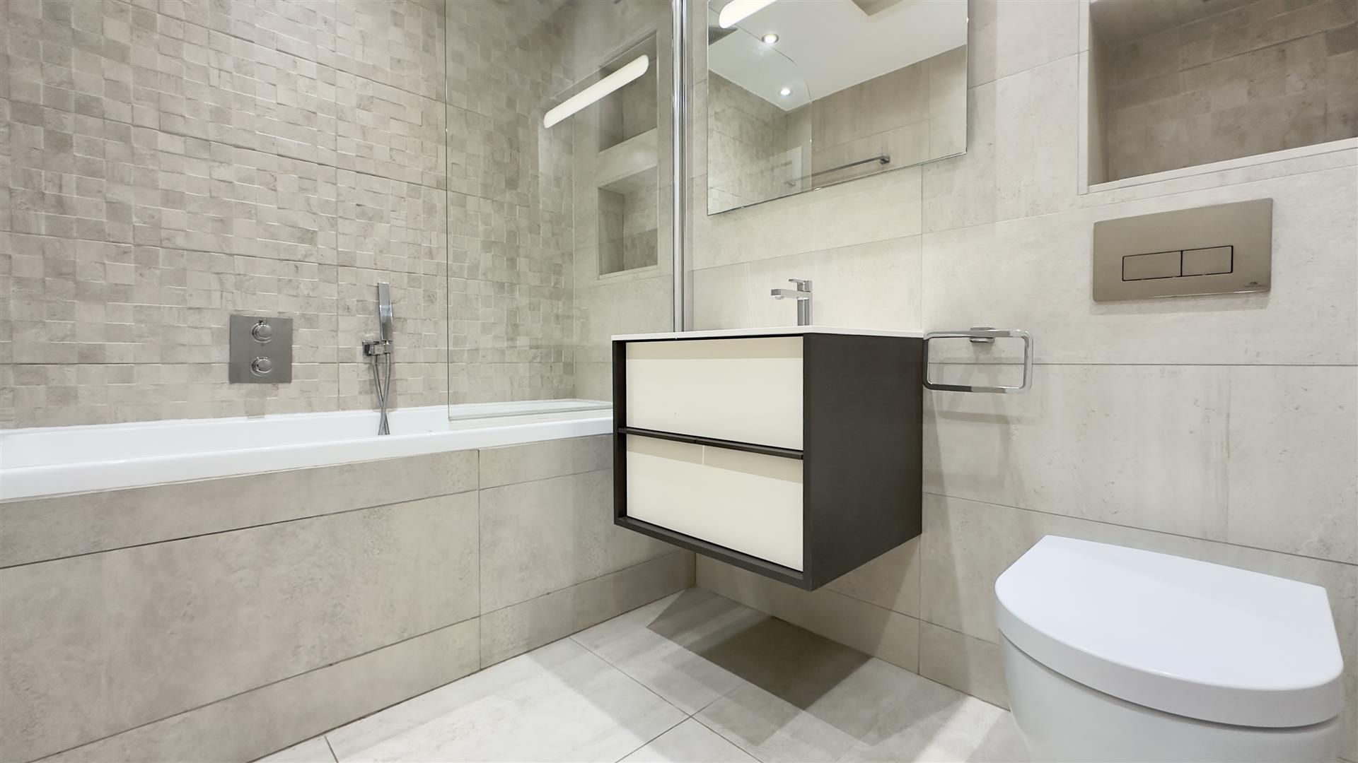 Image of Apartment - 4 Bedrooms - 2 Bathrooms for Sale in Prince Edward's Gate-Gibraltar, Image 12